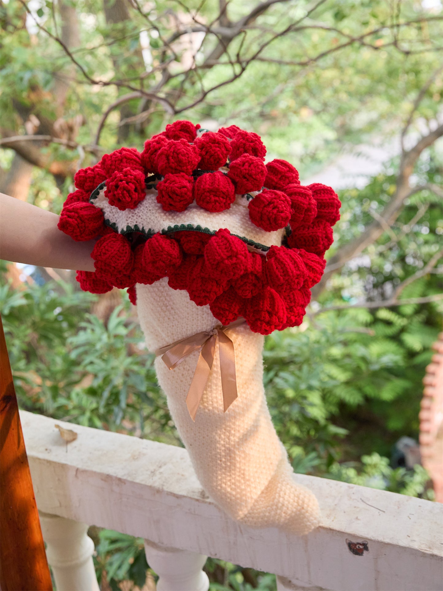 Bouquet-Inspired Knitted Blanket