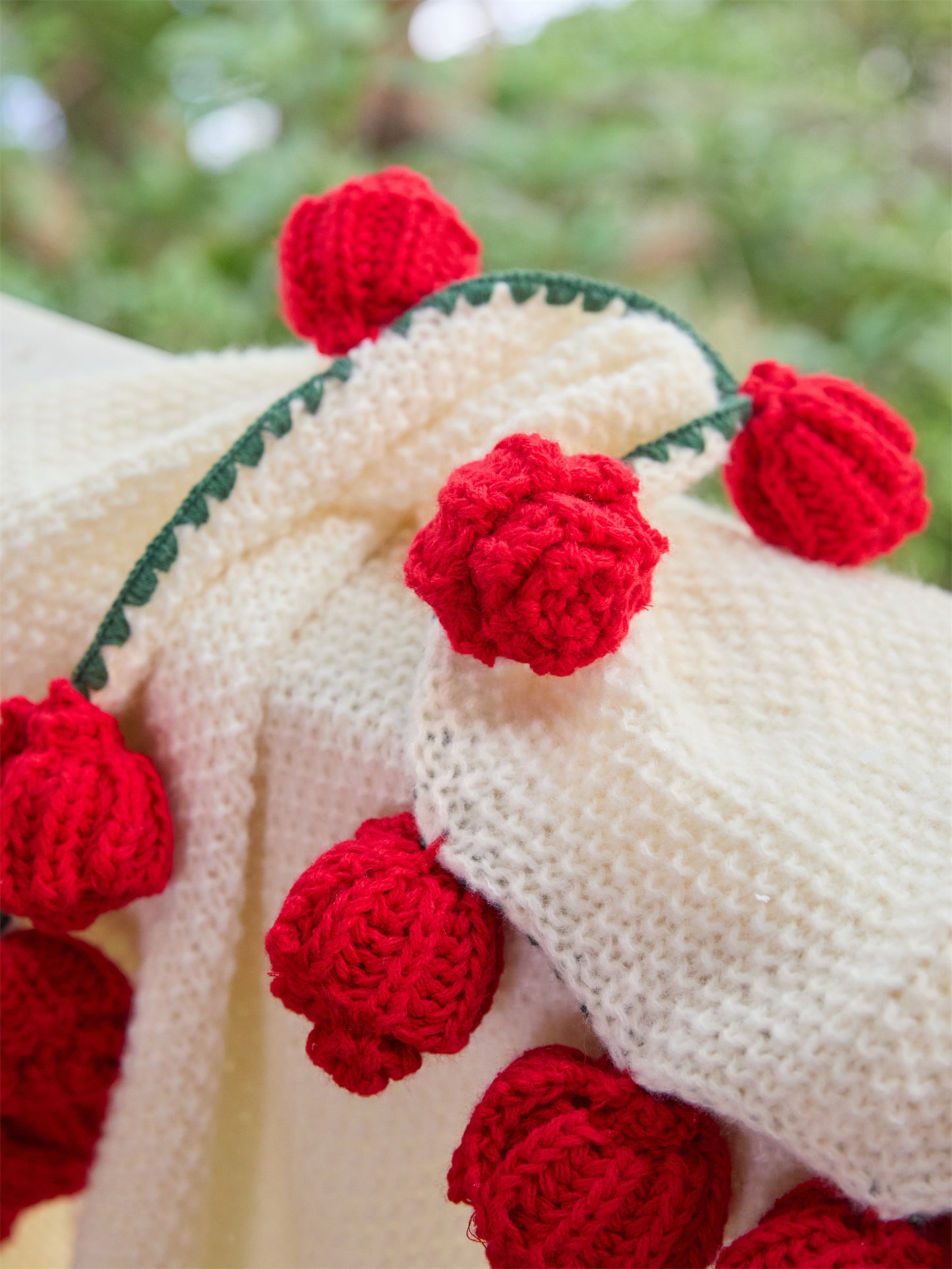 Bouquet-Inspired Knitted Blanket