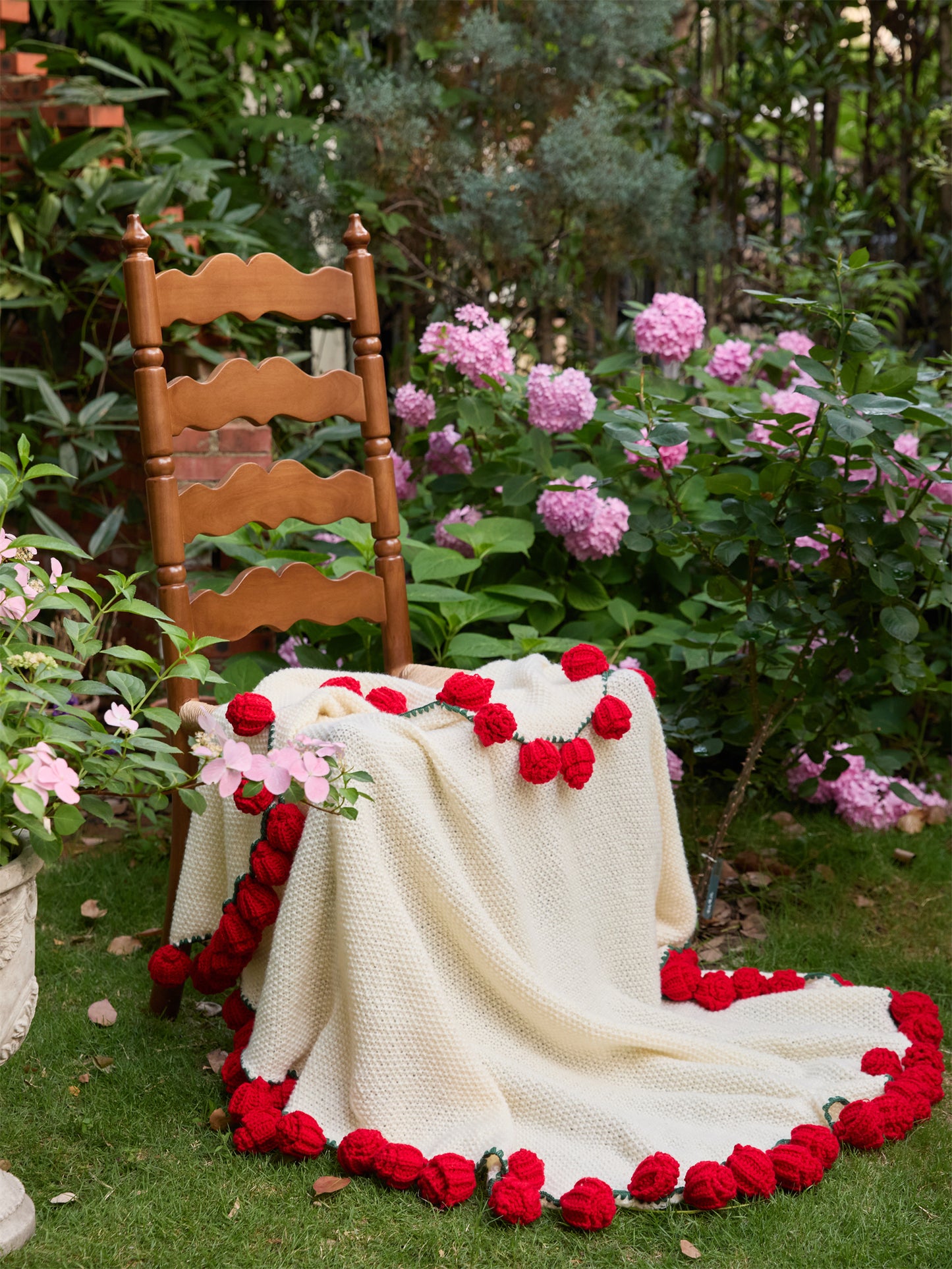 Bouquet-Inspired Knitted Blanket